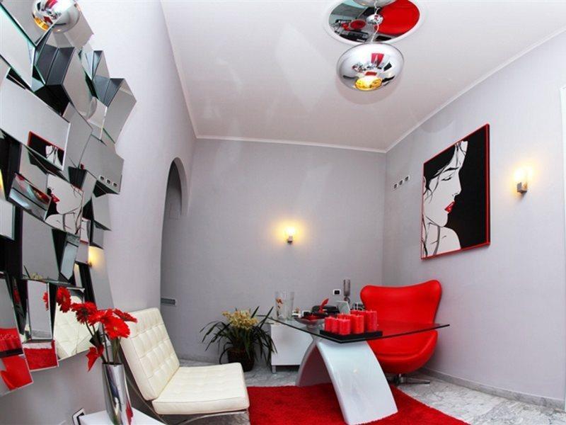 H Boutique Naples